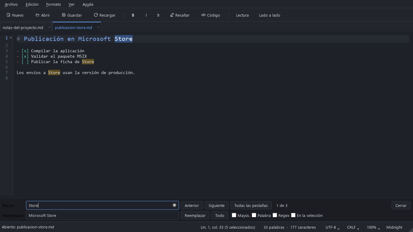 Dos pestañas abiertas y la barra de búsqueda y reemplazo en la parte inferior del editor, con sus opciones Regex, En la selección y Todas las pestañas, y cada coincidencia resaltada